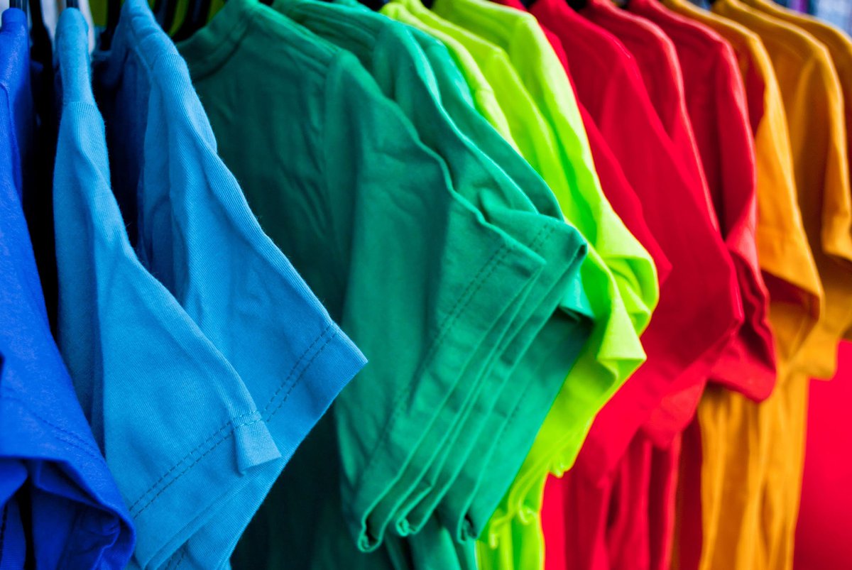 Die Kleidung erhält ihre Farbe zurück und sieht aus wie neu. Dazu reicht ein Mittel aus der Küche.